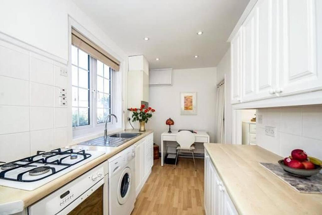 Sunrise! ~ 2 Bedrooms, Garden, Parking, Sea Views St Ives Exterior foto